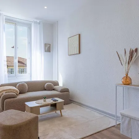 Appartamento Christine - Spacieux, Proche Palais & Plages, Clim *
